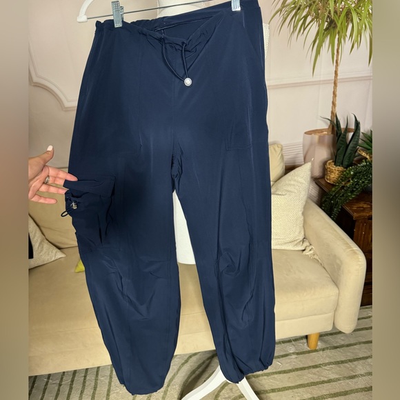 Alo Yoga Megastar Navy cargo pants - Picture 5 of 6